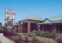 Tanjil Motor Inn - Schoolies Week Accommodation 0