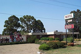 Coach Lamp Motel - Schoolies Week Accommodation 0