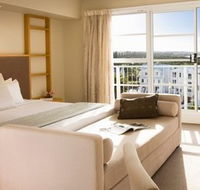 Quality Suites Deep Blue - Schoolies Week Accommodation