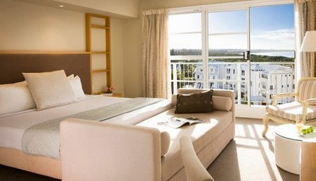 Quality Suites Deep Blue - Schoolies Week Accommodation 0
