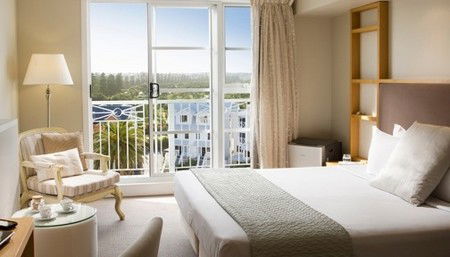 Quality Suites Deep Blue - Schoolies Week Accommodation 2