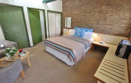 The Beachfront Motel - Schoolies Week Accommodation 2