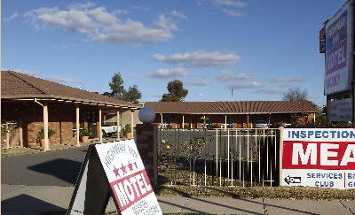Highway Inn Motel - Schoolies Week Accommodation 1