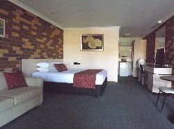 Highway Inn Motel - Schoolies Week Accommodation 4