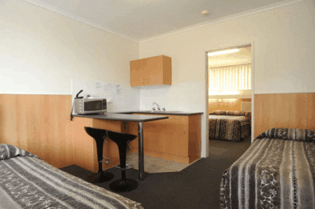 Bamboo Motor Inn - Schoolies Week Accommodation 2