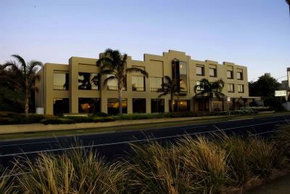 Brighton Savoy - Schoolies Week Accommodation 4