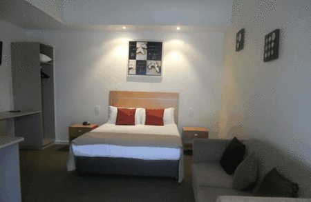 Burkes Hotel Motel - Schoolies Week Accommodation 4