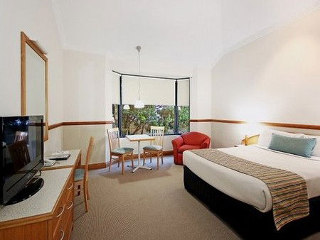 Quality Hotel Airport International - Schoolies Week Accommodation 4