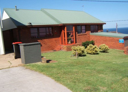 Merewether Beach B And B - Schoolies Week Accommodation 1