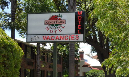 Kings Park Motel - Schoolies Week Accommodation 0