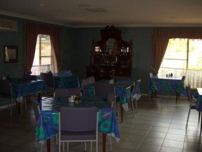 Almond Inn Motel - Schoolies Week Accommodation 1
