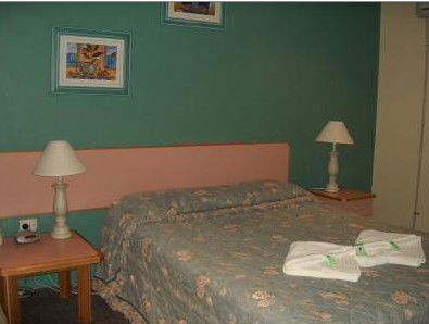 Almond Inn Motel - Schoolies Week Accommodation 4