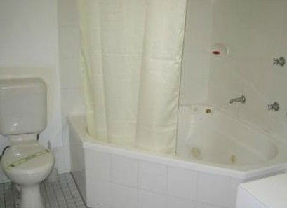 Parkway Motel - Schoolies Week Accommodation 4