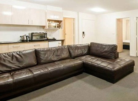 The Statesman Hotel - Schoolies Week Accommodation 0