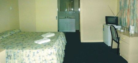Plaza Hotel - Schoolies Week Accommodation 1