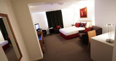 Townhouse Hotel - Schoolies Week Accommodation 0