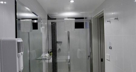 Townhouse Hotel - Schoolies Week Accommodation 3