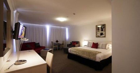Townhouse Hotel - Schoolies Week Accommodation 4