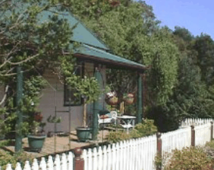 Trines Cottage - Schoolies Week Accommodation