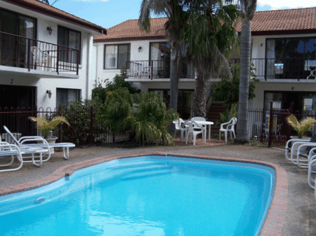 Peninsular Apartments - Schoolies Week Accommodation