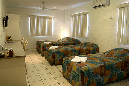 Barrier Reef Motel - Schoolies Week Accommodation