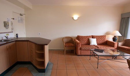 Mid City Luxury Suites - Schoolies Week Accommodation 3