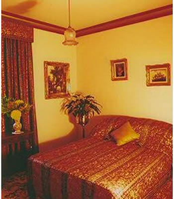 Tally Ho Lodge - Schoolies Week Accommodation 0