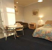Orange Motor Lodge - Schoolies Week Accommodation