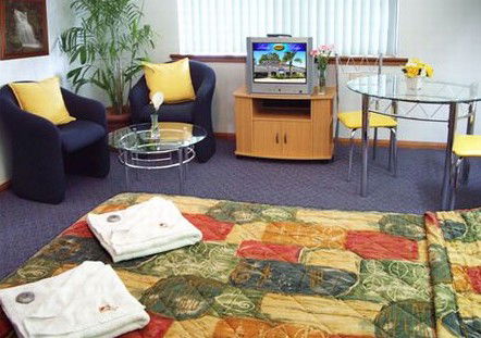 Lindy Lodge Motel And Function Centre - Schoolies Week Accommodation 0