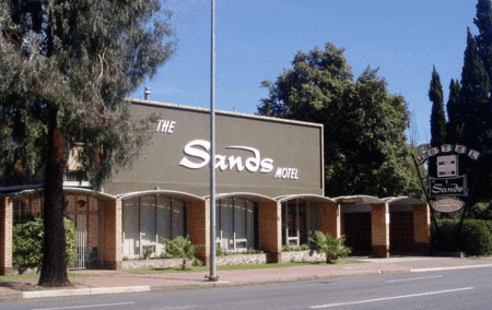 The Sands Motel - Schoolies Week Accommodation
