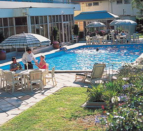 Chifley On South Terrace - Schoolies Week Accommodation 4