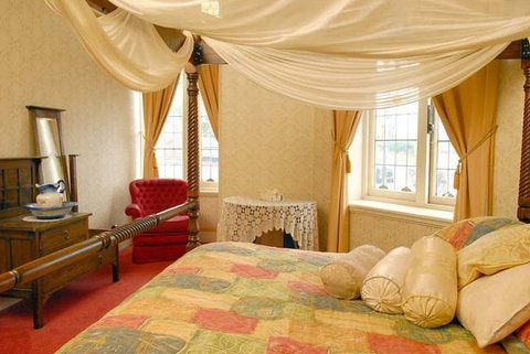 Mickey Bourkes Koroit Hotel - Schoolies Week Accommodation 1