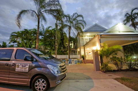 Reef Palms - Schoolies Week Accommodation 0