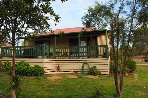 Lakes Entrance Country Cottages - Schoolies Week Accommodation 2