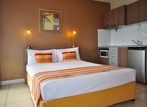 Waters Edge The Strand - Townsville - Schoolies Week Accommodation 1