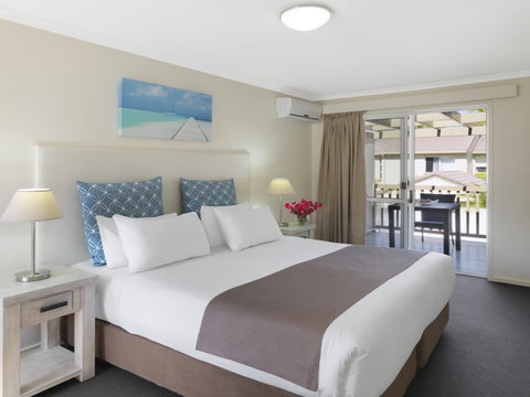 Oaks Oasis - Schoolies Week Accommodation 3