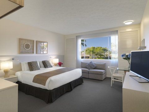 Oaks Oasis - Schoolies Week Accommodation 4