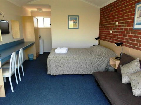 Merimbula Gardens Motel - Schoolies Week Accommodation 0