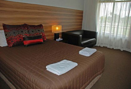 Red Cedars Motel - Schoolies Week Accommodation 0