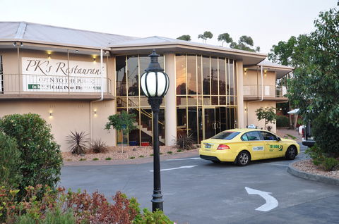 Quality Hotel Melbourne Airport - Schoolies Week Accommodation 1