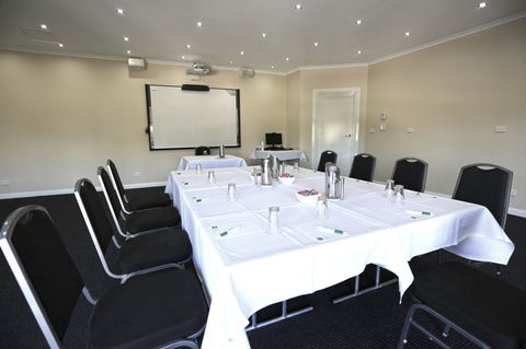 Quality Hotel Melbourne Airport - Schoolies Week Accommodation 2