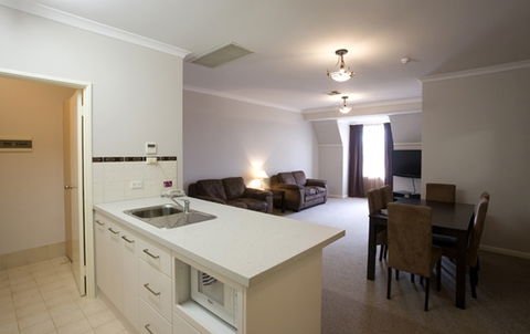 Regal Apartments - Schoolies Week Accommodation 1