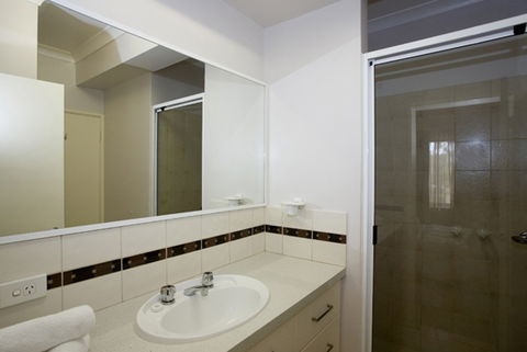 Regal Apartments - Schoolies Week Accommodation 4