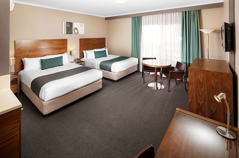 Quality Hotel Dickson - Schoolies Week Accommodation 0