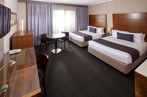 Quality Hotel Dickson - Schoolies Week Accommodation 1