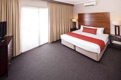 Quality Hotel Dickson - Schoolies Week Accommodation 2