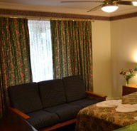 Palms Bed and Breakfast - Schoolies Week Accommodation