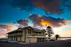  Schoolies Week Accommodation