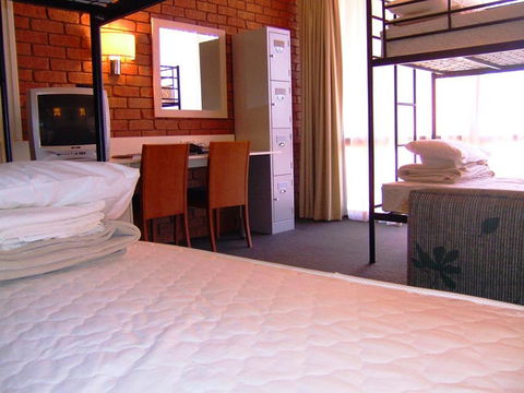 Alice In The Territory - Schoolies Week Accommodation 5