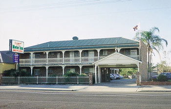 Richmond Motor Inn - Schoolies Week Accommodation 0